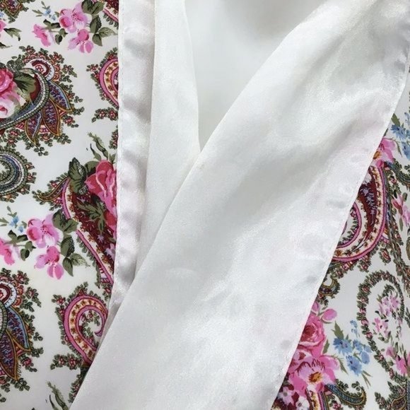 Victoria Secret Womans OS  Vintage Gold Label Robe Cream with Pink Paisley Belte - Picture 4 of 6